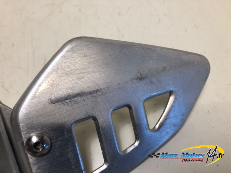 PLATINE AVANT GAUCHE SUZUKI 650 SV S 2002