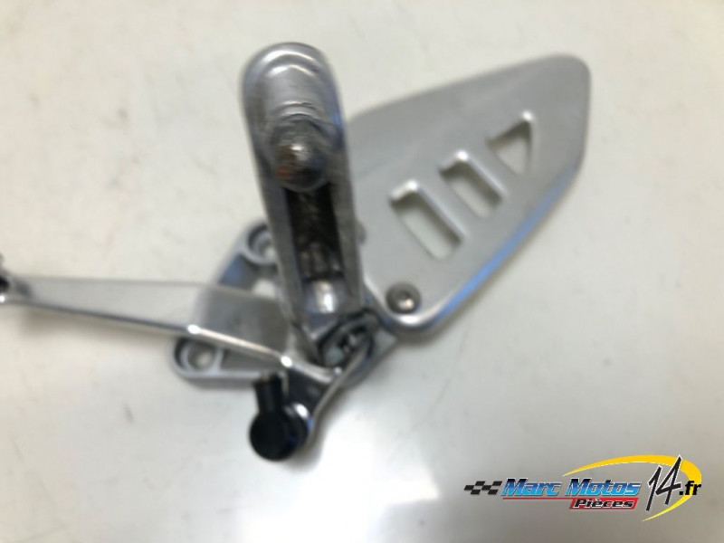 PLATINE AVANT GAUCHE SUZUKI 650 SV S 2002