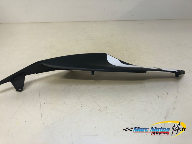 CACHE LATERAL DROIT APRILIA 457 RS 2024