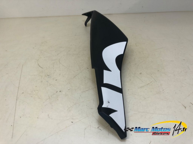 CACHE LATERAL DROIT APRILIA 457 RS 2024