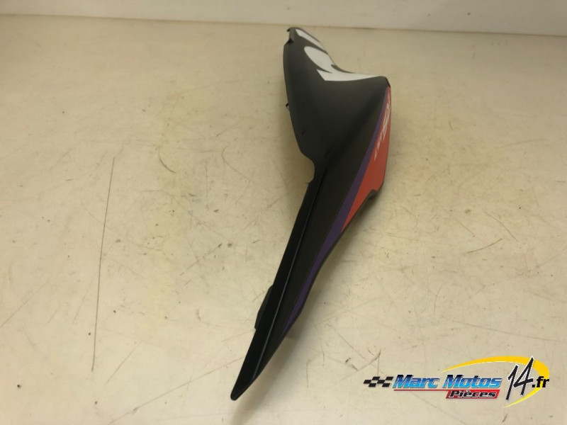 CACHE LATERAL GAUCHE APRILIA 457 RS 2024