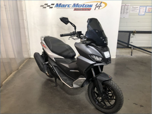 APRILIA 125 SR GT 