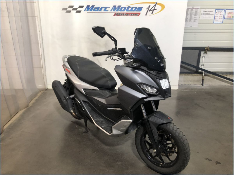 APRILIA 125 SR GT 