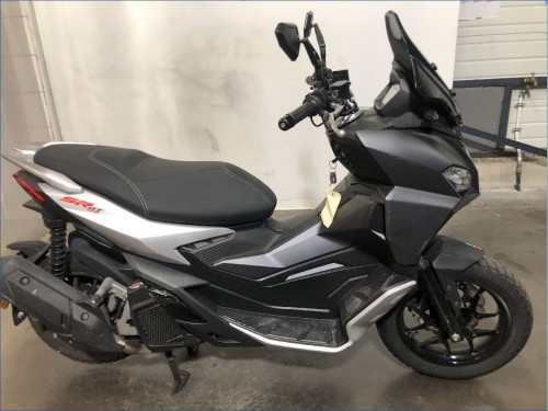 APRILIA 125 SR GT 