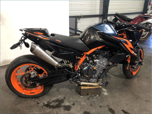 KTM 890 DUKE R