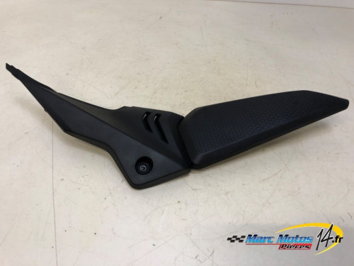 CACHE LATERAL INTERMEDIAIRE DROIT HONDA CBR650R 2024