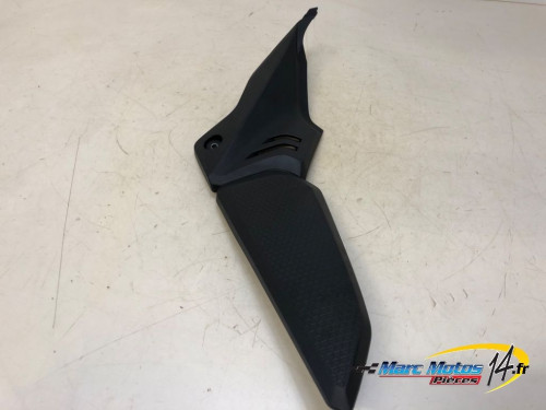 CACHE LATERAL INTERMEDIAIRE DROIT HONDA CBR650R 2024