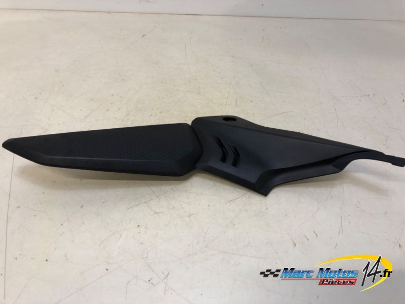 CACHE LATERAL INTERMEDIAIRE DROIT HONDA CBR650R 2024
