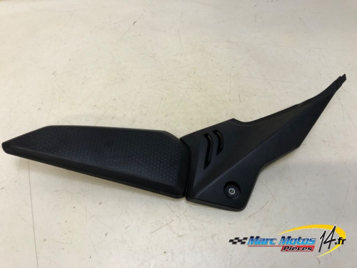 CACHE LATERAL INTERMEDIAIRE GAUCHE HONDA CBR650R 2024