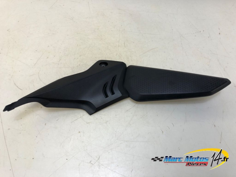 CACHE LATERAL INTERMEDIAIRE GAUCHE HONDA CBR650R 2024