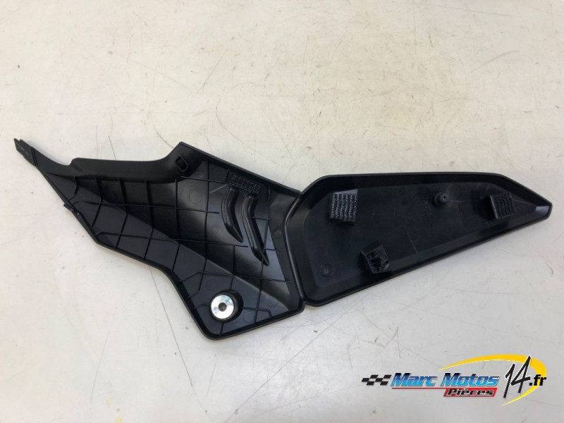 CACHE LATERAL INTERMEDIAIRE GAUCHE HONDA CBR650R 2024