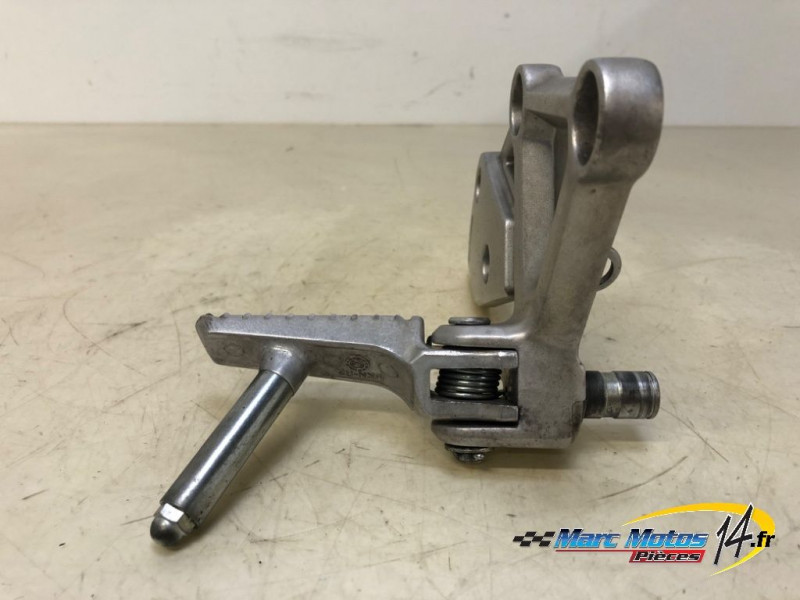 PLATINE AVANT DROITE HONDA CBR650R 2024