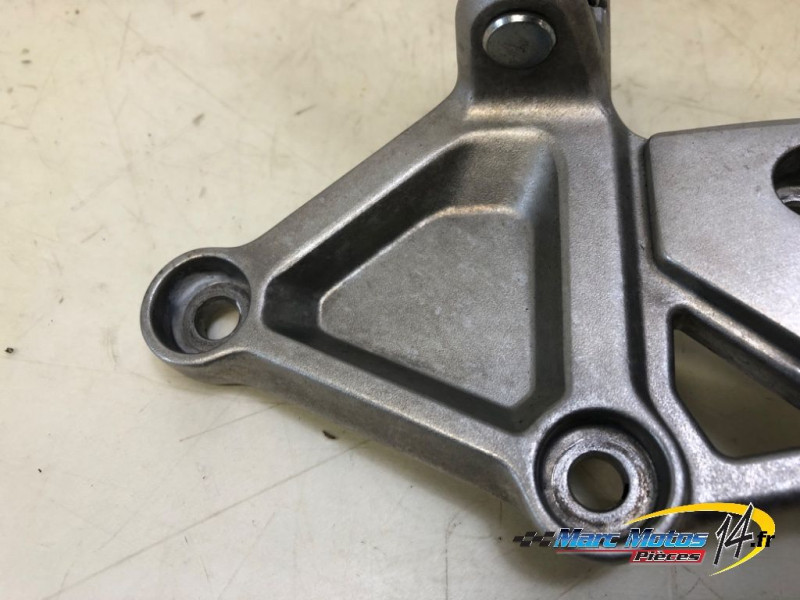 PLATINE AVANT DROITE HONDA CBR650R 2024
