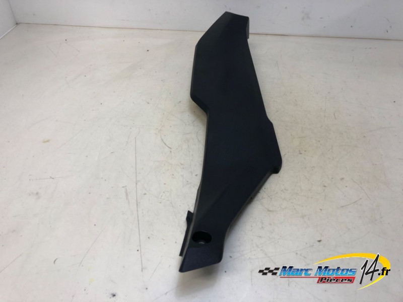 CACHE LATERAL INTERMEDIAIRE GAUCHE YAMAHA MT09 TRACER GT 2018