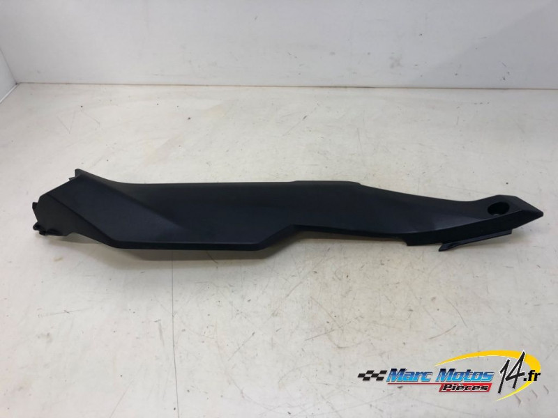 CACHE LATERAL INTERMEDIAIRE GAUCHE YAMAHA MT09 TRACER GT 2018