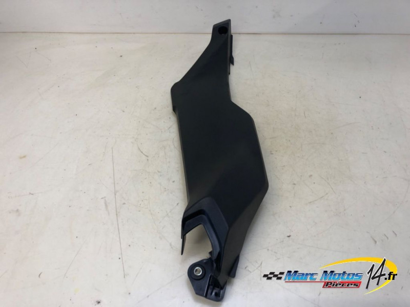CACHE LATERAL INTERMEDIAIRE GAUCHE YAMAHA MT09 TRACER GT 2018