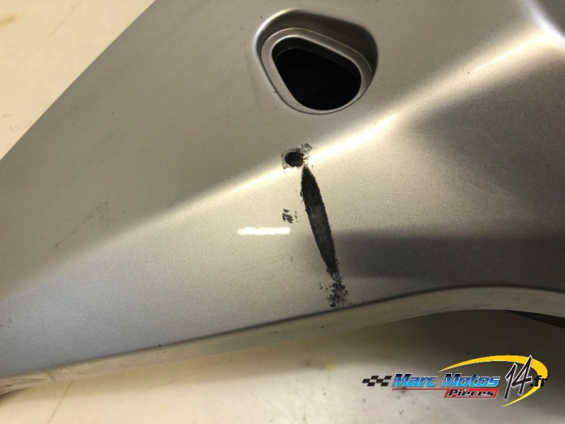 ECOPE DE RESERVOIR DROITE YAMAHA MT09 TRACER GT 2018