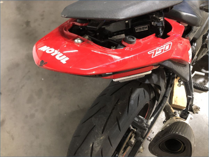 SUZUKI 750 GSR 