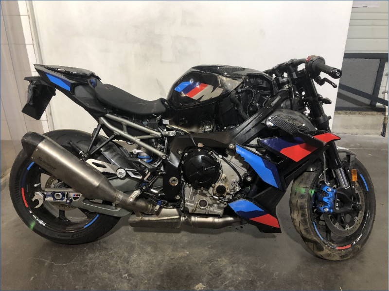BMW M1000R 