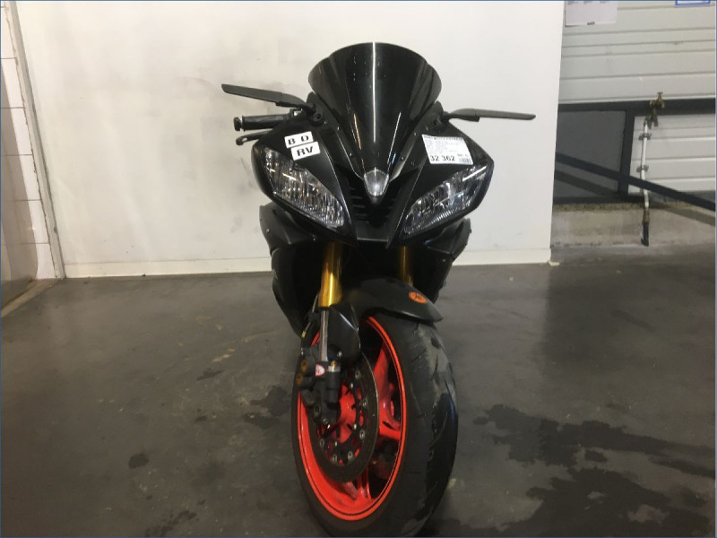 YAMAHA R6 