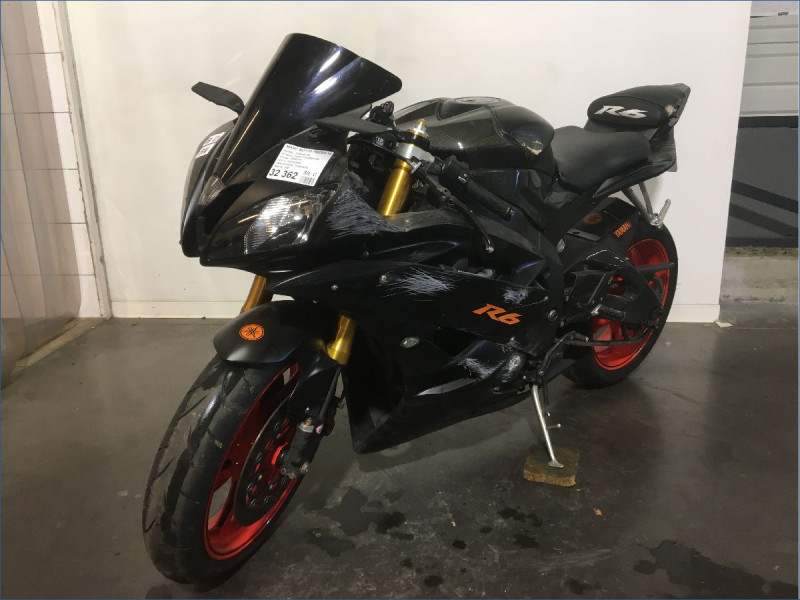YAMAHA R6 