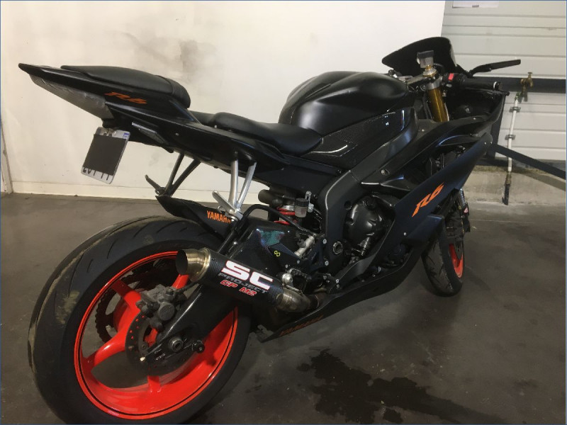 YAMAHA R6 