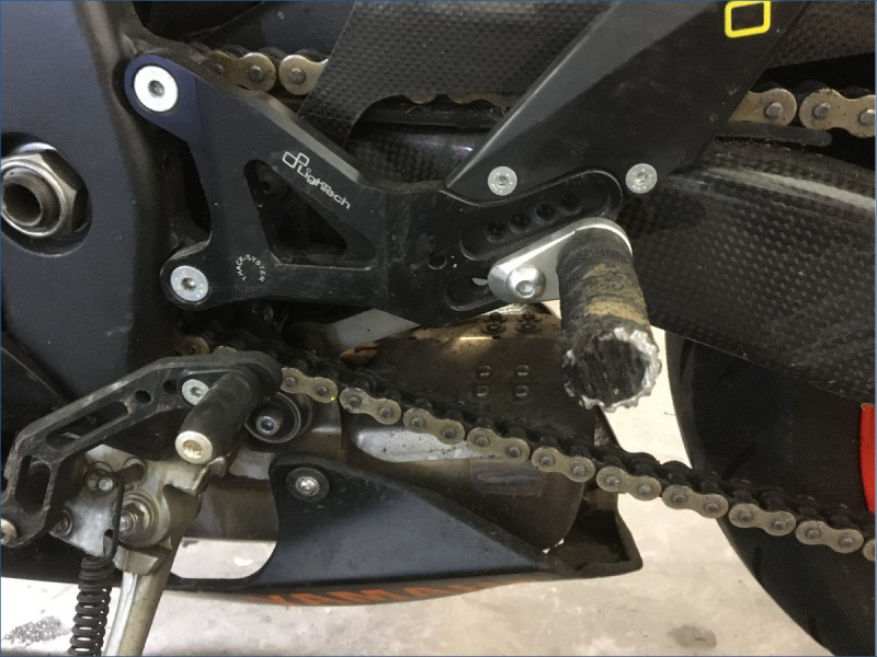 YAMAHA R6 