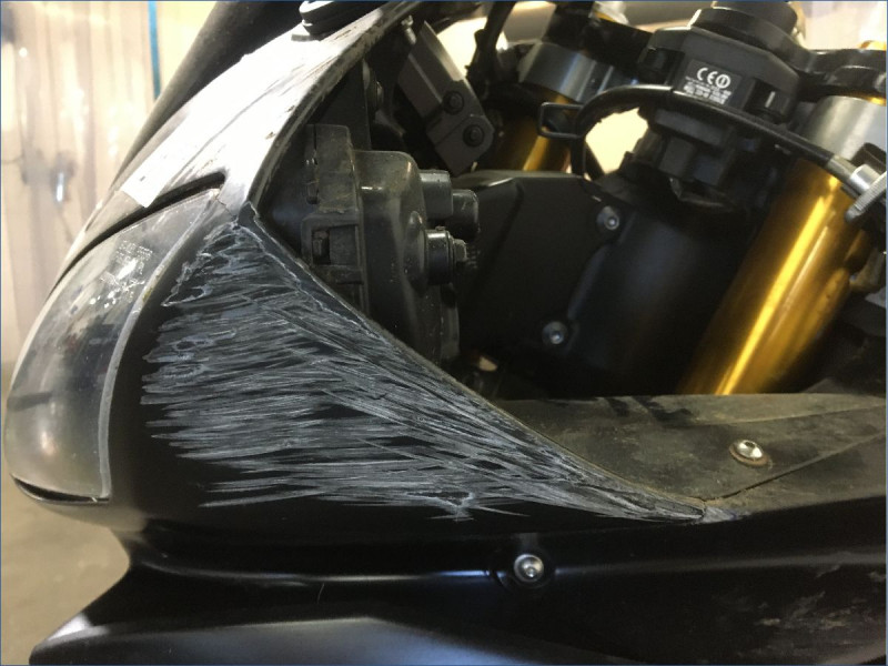 YAMAHA R6 