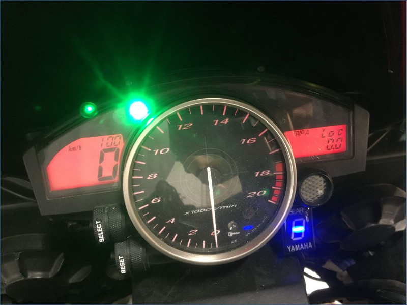 YAMAHA R6 