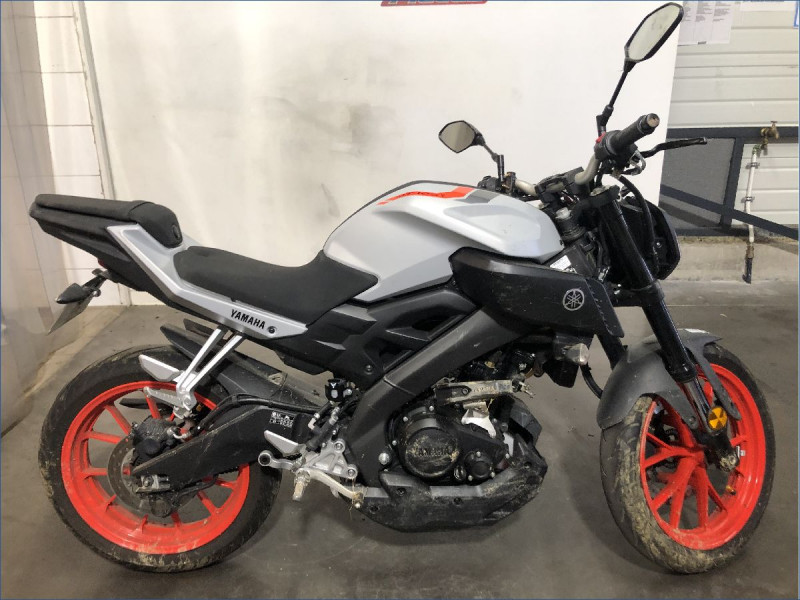 YAMAHA MT125 