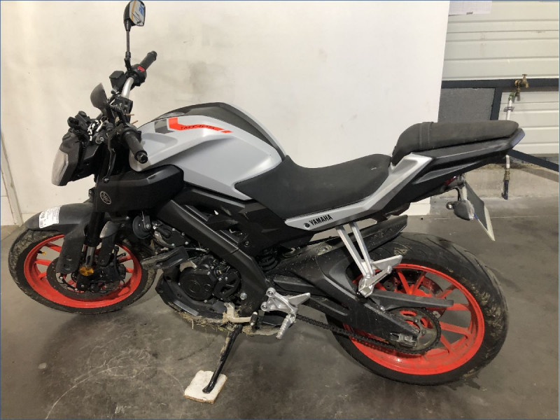YAMAHA MT125 