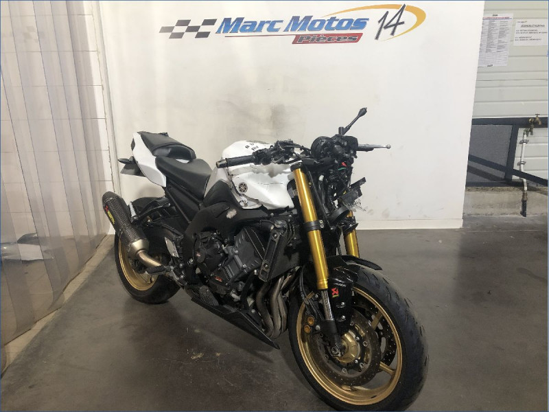 YAMAHA R1 