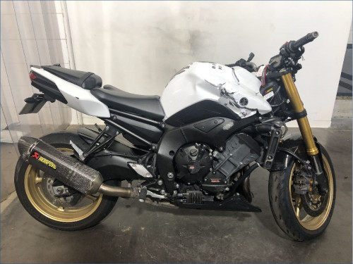 YAMAHA R1 
