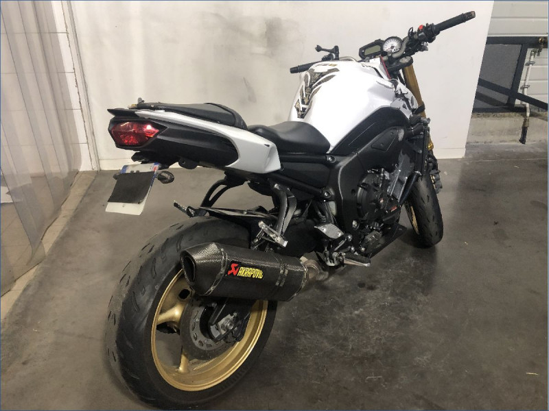 YAMAHA R1 