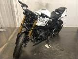YAMAHA R1 