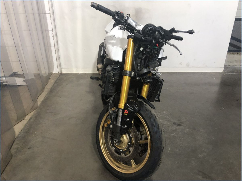 YAMAHA R1 