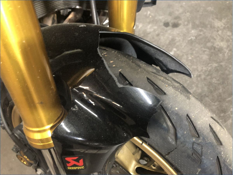 YAMAHA R1 
