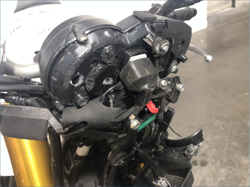 YAMAHA R1 