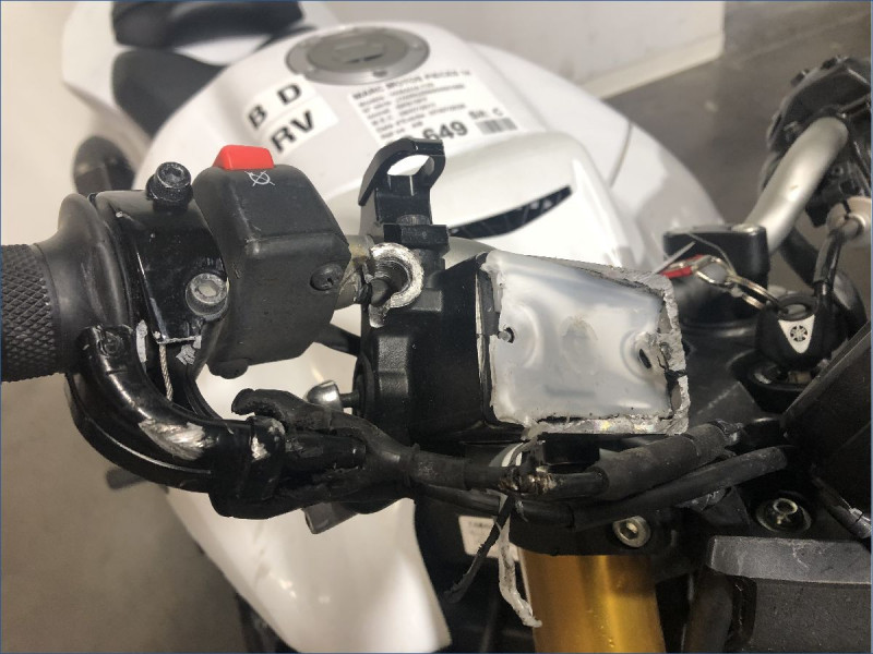 YAMAHA R1 
