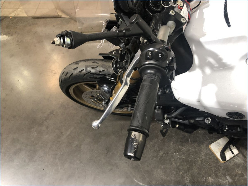 YAMAHA R1 