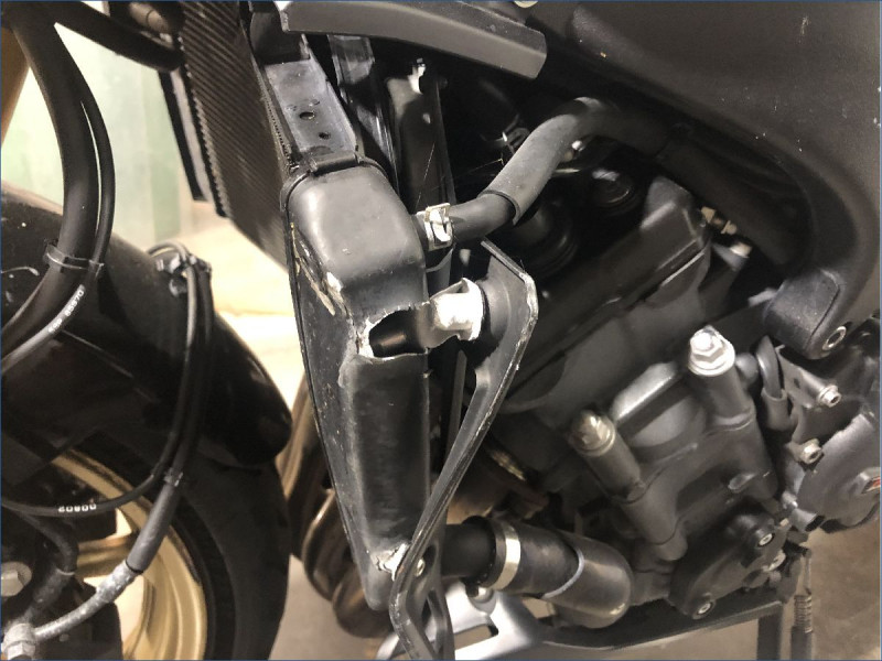 YAMAHA R1 