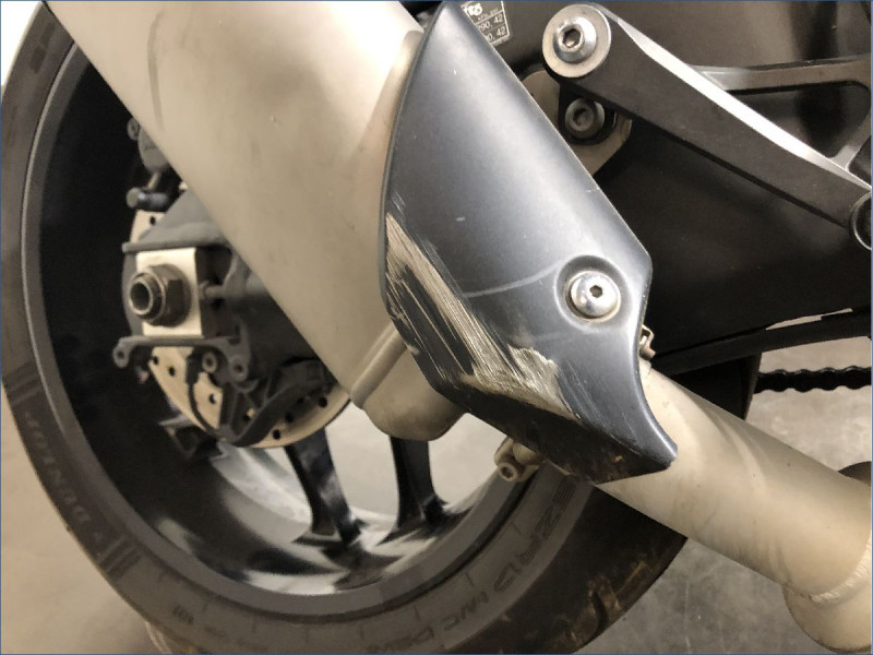 YAMAHA R1 