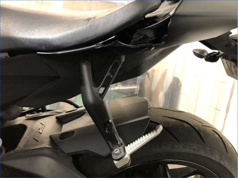 YAMAHA R1 