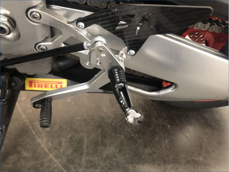 APRILIA 1100 RSV4 