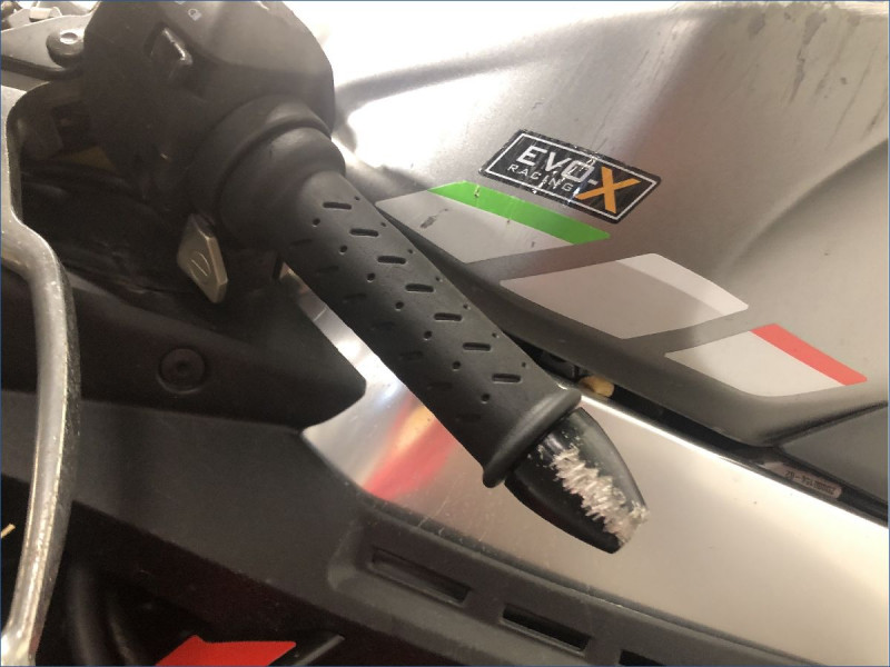 APRILIA 1100 RSV4 