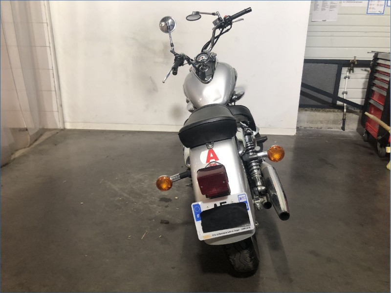 SUZUKI 125 INTRUDER 