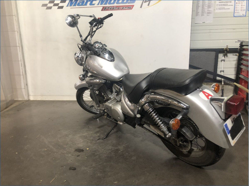 SUZUKI 125 INTRUDER 