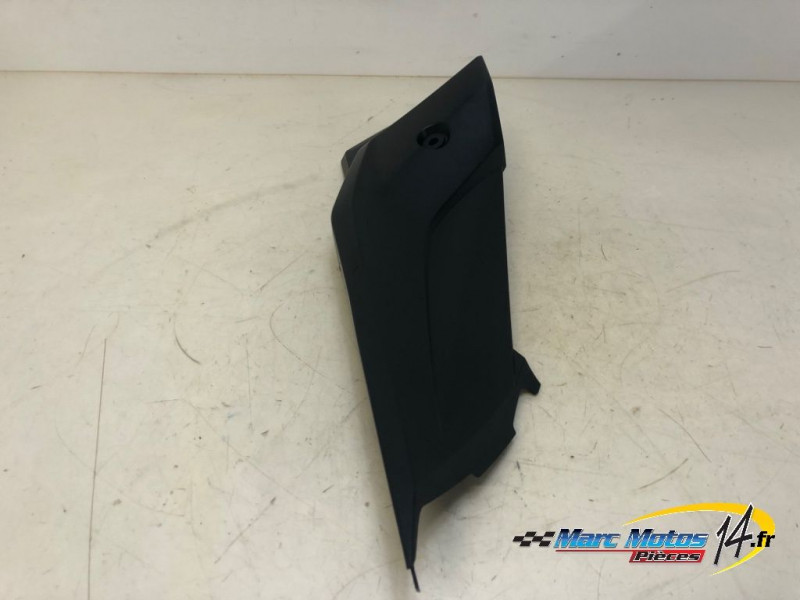 CACHE LATERAL INTERMEDIAIRE GAUCHE SUZUKI 750 GSX-S A2 2020