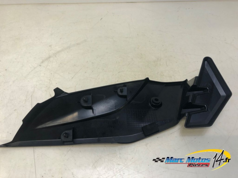 CACHE LATERAL INTERMEDIAIRE GAUCHE SUZUKI 750 GSX-S A2 2020