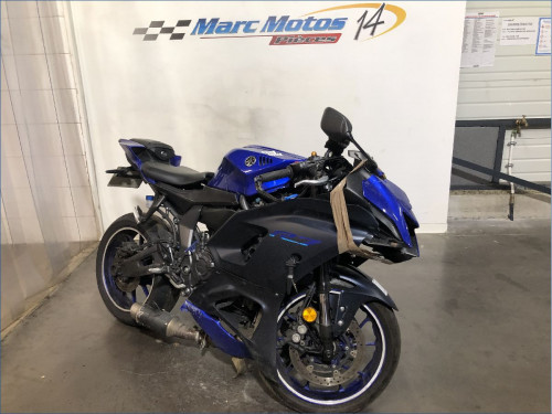 YAMAHA R7 